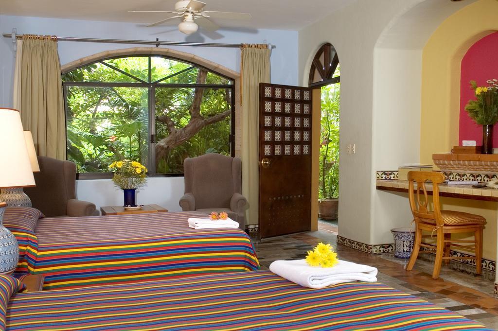 Casa De Las Flores Bed & Breakfast Tlaquepaque Phòng bức ảnh